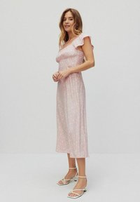 Dobber LUSIA FLORAL SUMMER - Vapaa-ajan mekko - pink mini flw