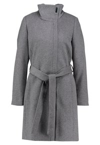 Cappotto grigio in misto lana con colletto alto, maniche lunghe e cintura in vita. Presenta una superficie testurizzata e un design minimalista.