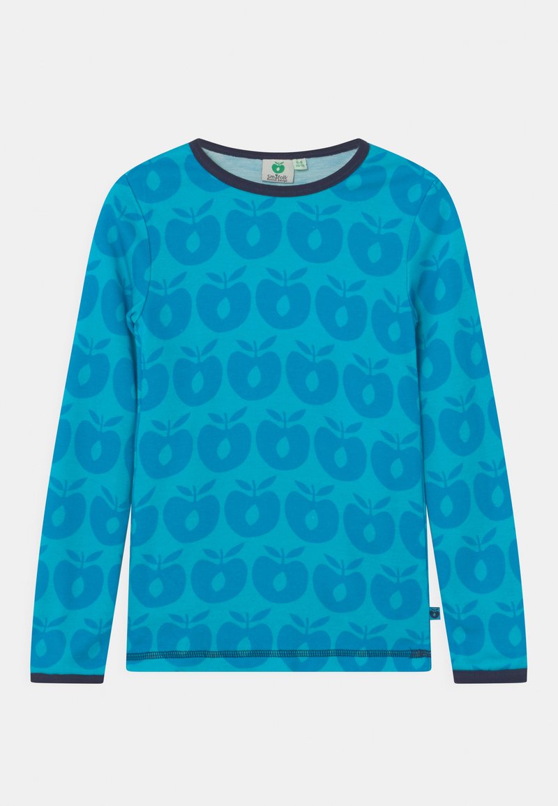 Camisa de manga longa azul feita de tecido macio, apresentando um padrão repetido de maçãs em azul mais escuro, com um decote e punhos em náutico ribete.