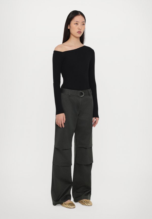 PEPHA TROUSER - Trousers2