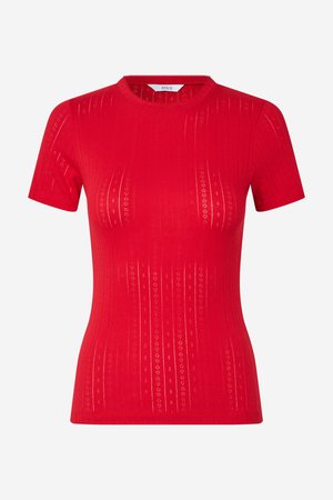 Red short-sleeve fitted t-shirt made of ribbed knit fabric with a subtle pattern. Round neck and smooth texture.