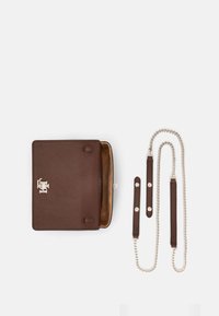 Lauren Ralph Lauren PEBBLED CROSSBODY TURN-LOCK TECH CASE - Skulderveske - dark mahogany