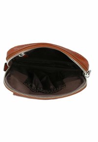 Braune Ledertasche mit Reißverschluss, ausgestattet mit einem dunklen Stoffinnenraum und mehreren Fächern zur Organisation.