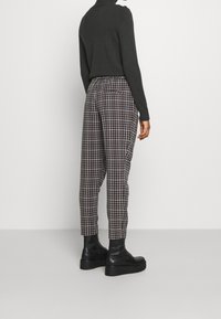 VILA Tygbyxor - brown