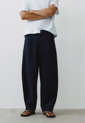 PULL&BEAR, - Spodnie materiałowe