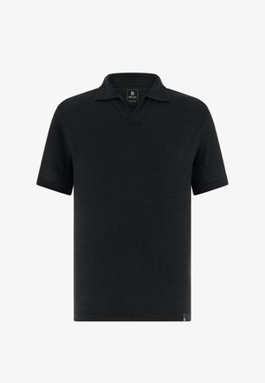 Černé polo tričko s krátkým rukávem, otevřeným límcem a malou značkou u dolního lemu.