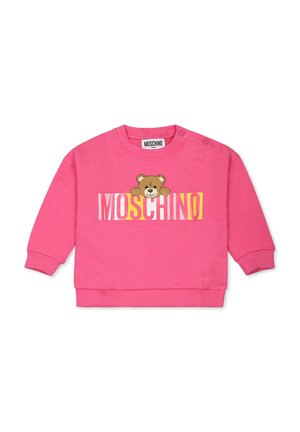 Felpa di cotone rosa con grafica di un orso e testo "MOSCHINO" in giallo e bianco. Collo a giro, maniche lunghe, con bottoni sulle spalle.