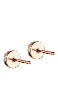 Boucles d'oreilles clou rond en or rose avec des accents de cristaux clairs ; surface lisse avec une finition polie et un design à tige.