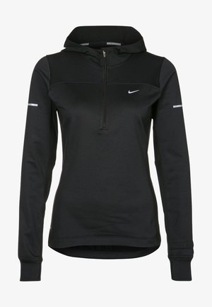 Schwarzes langärmeliges Nike-Laufoberteil mit Frontreißverschluss, Kapuze, reflektierenden Streifen an den Ärmeln und kleinem weißen Nike-Swoosh-Logo auf der Brust.
