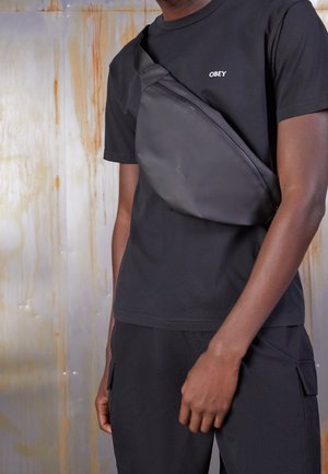 Camiseta básica - black
