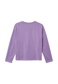 Lange mouw lavendel shirt van zachte katoen, met een ronde hals, een relaxte pasvorm en een eenvoudig ontwerp zonder patronen of versieringen.