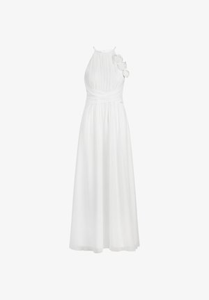 Hvid halterneck-kjole med plisseret overdel og en svævende nederdel. Har stofblomster på den ene skulder. Blødt, let materiale.