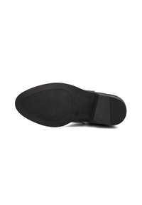 Zwart schoenzool met een getextureerd rubber oppervlak, voorzien van een ronde neus en een geprofileerde vorm; inclusief een kleine hak en een klein merkteken.