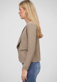 Cloud 5ive MIT 2-ZIP-POCKETS  - Blejzr - brown