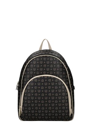 Zaino nero compatto con rifiniture beige e motivo ripetuto con piccolo logo circolare a P, dotato di due scomparti con cerniera e manico superiore.