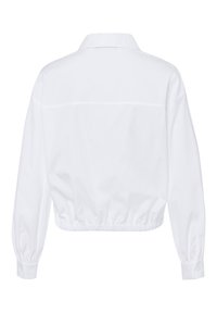 Witte cropped jas met kraag, lange mouwen, elastische zoom en knoopmanchetten. Gladde stof zonder zichtbare patronen of accenten.