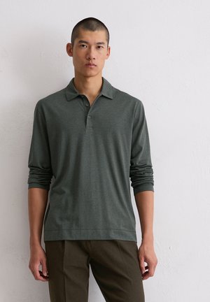 - Koszulka polo