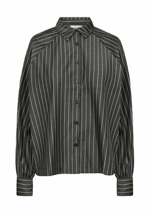 Gestreiftes Blusenshirt in Schwarz und Weiß mit Knopfleiste, spitzem Kragen und langen Puffärmeln, das aus einem glatten Stoff gefertigt ist.