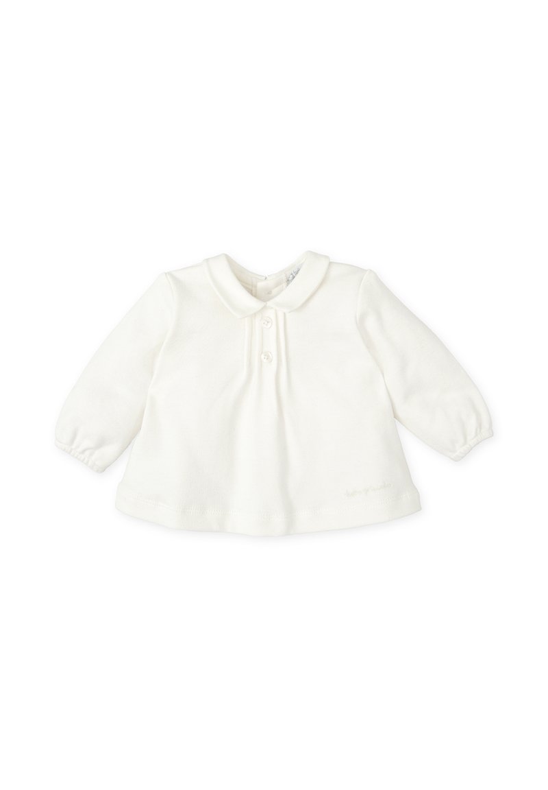 Camisa blanca de manga larga con cuello y cierre de botones, y fondo redondeado. Tejido suave con una textura sutil, que presenta un pequeño detalle bordado en la parte inferior.