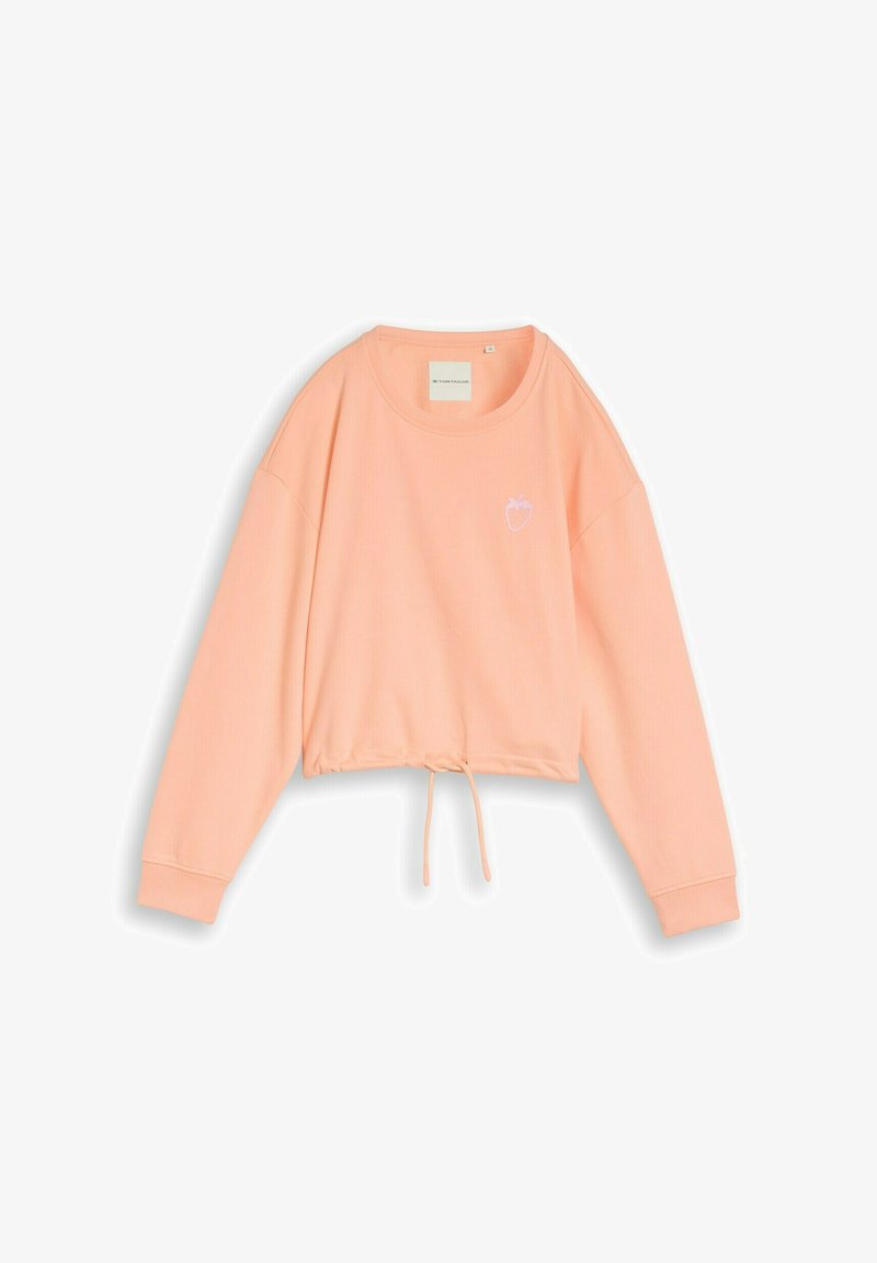 Hanorac cropped cu mâneci lungi, culoarea piersicii, cu tiv ajustabil prin șnur și o mică căpșună albă brodată pe partea stângă a pieptului.