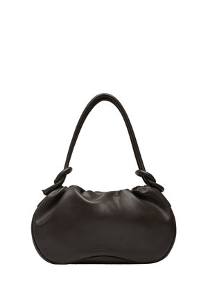 Schwarze Lederhandtasche mit abgerundeter Form, gerafften Details und einem einzelnen gebogenen Griff mit verknoteten Enden.