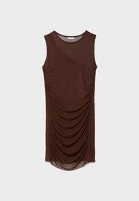 Robe marron sans manches avec tissu froncé à l'avant et un panneau diagonal transparent au niveau de l'encolure, présentée sur un fond blanc.
