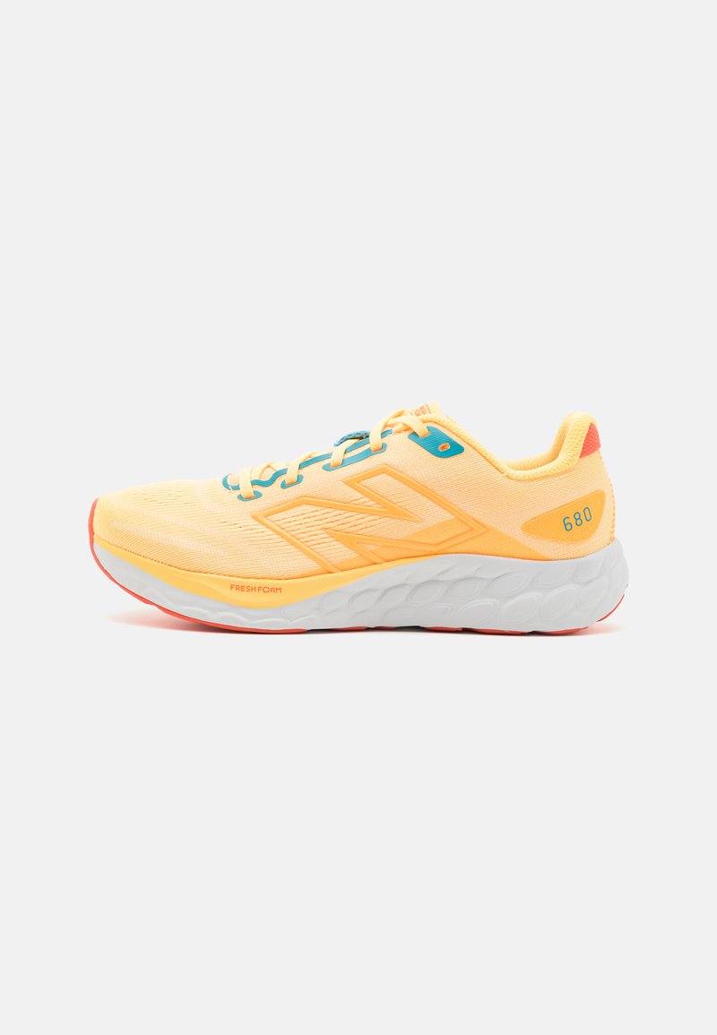 New Balance - FRESH FOAM 680 V8 - Neutrala löparskor - white/peach, Förstora