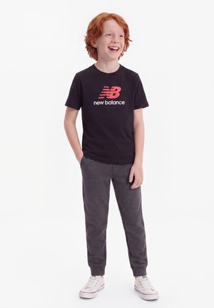 New Balance, STACKED LOGO TEE - Tričko s potlačou - caviar