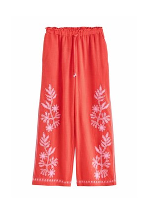 Korall színű, széles szárú nadrág, elasztikus derékrésszel és fehér virágos hímzéssel a lábak mentén és az alján, elől húzózsinórral.