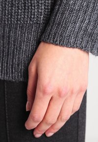 Zalando Essentials Stickad tröja - mottled dark grey