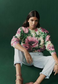 Next Pulover - pink floral