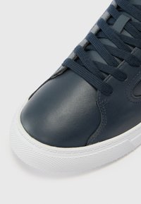 Tommy Hilfiger ICON COURT - Trainers - desert sky