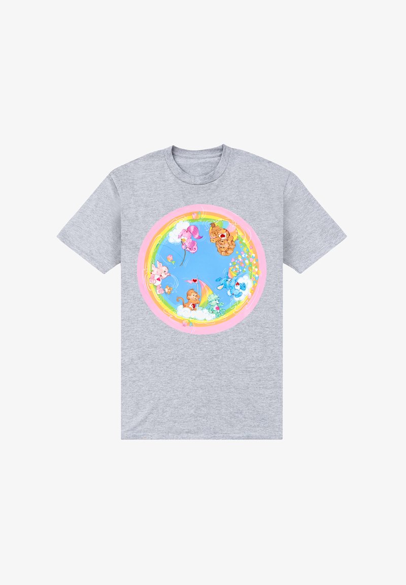 Camiseta de algodón gris con un estampado circular y colorido que muestra animales y flores sobre un fondo azul, bordeado con acentos en rosa y amarillo.