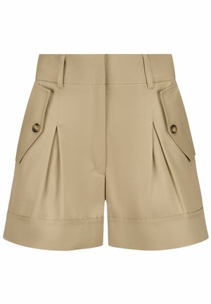 Beige shorts met hoge taille, voorplooien, brede omslagen, broekriemlussen en klepzakken met knopen aan beide zijden.