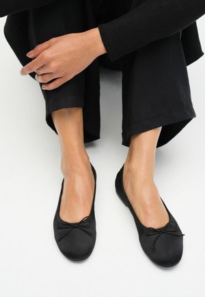 THE SET, SATIN BALLET FLATS - Ballerina shoes - black