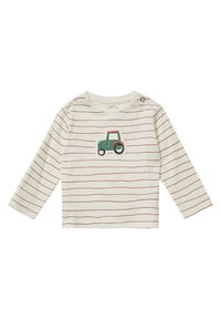 Langärmliges Shirt in Creme mit roten Streifen, mit einer grünen Traktor-Applikation auf der Vorderseite. Weiches Baumwollmaterial, runder Ausschnitt mit Knopf.