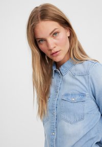 Vero Moda VMMARIA LS MIX NEW NOOS - Blus - light blue denim