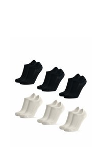 Set med sex par osynliga strumpor, tre svarta och tre vita, tillverkade av mjukt tyg med en slät yta, med en låg design.