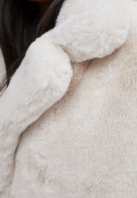 Bershka Zimní kabát - stone