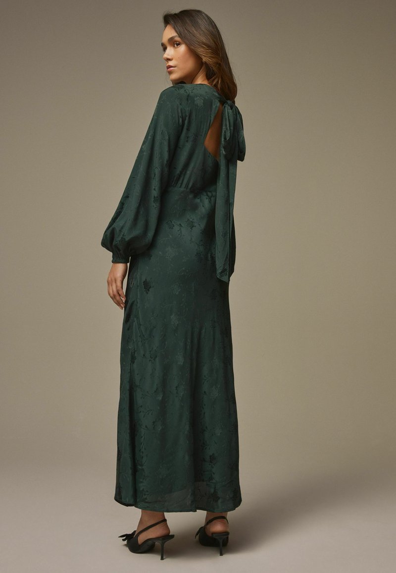 RALPH LAUREN : Ensemble tailleur-jupe marron, laine et polyester, comprenant une vest