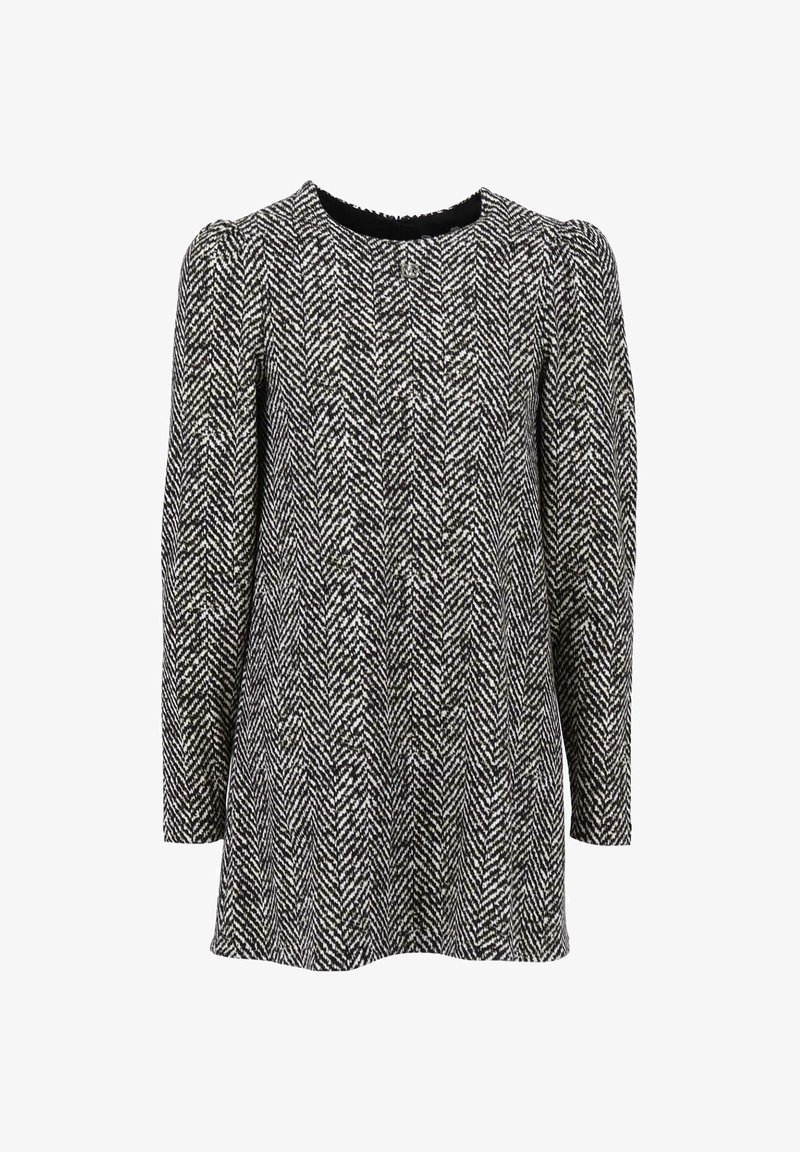 Giacca da donna a maniche lunghe con motivo a spina di pesce bianco e nero, colletto rotondo e un singolo bottone visibile nella parte superiore.