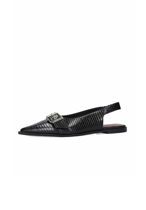 Schwarzer spitzer flacher Slingback-Schuh mit strukturiertem Muster und silberner Schnalle oben.