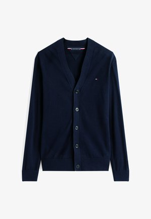 Mørkeblå cardigan lavet af blødt stof, med en dyb V-hals, seks knapper ned foran og et lille logo-detalje på venstre side.