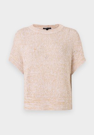 Lys beige cropped sweater med en løs strikket tekstur, korte ærmer og en ribbet hals, med subtil hvide og gyldne stænk over det hele.