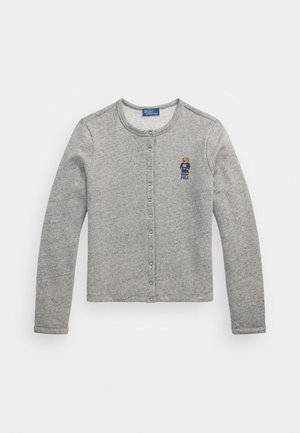 Grå strikket cardigan med lange ermer, rund hals og knappelukking. Har brodert bjørne-design på venstre bryst. Myk tekstur.
