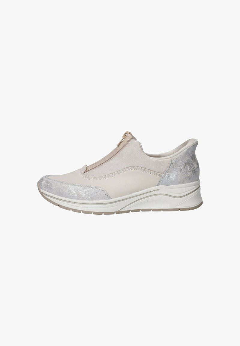 Baskets beige clair et argent avec fermeture éclair latérale, semelle rembourrée et bout arrondi, conçues pour une tenue décontractée et un confort optimal.