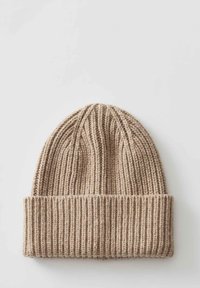 Breimeisje in lichtbeige met verticale ribbels en een omgeslagen rand, gemaakt van textuur-wolmixmateriaal. Geen zichtbare logo's of patronen.