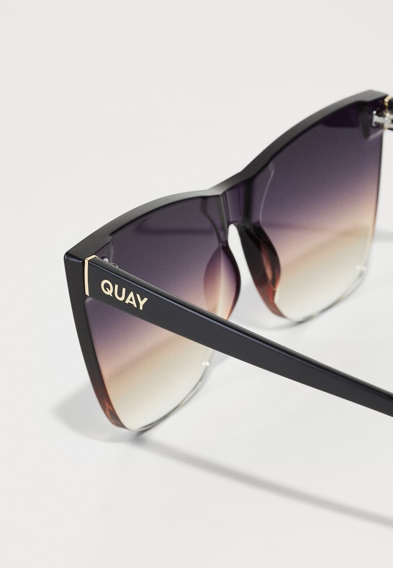 Quay Australia Come Thru Gradient Cat Eye Sunglasses Dusk Poppy/Black QUAY AUSTRALIA COME THRU - Sunglasses - black/dusk poppy  main image 2