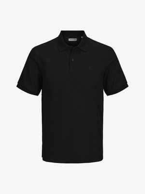 Musta polo-paita, joka on valmistettu teksturoidusta kankaasta. Paitassa on kolme nappia, pieni logo vasemmassa rinnassa ja lyhyet hihat.