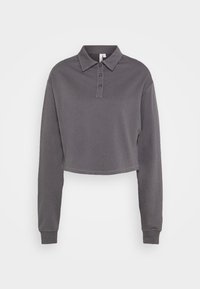 Przycięta koszulka polo z długim rękawem w ciemnoszarym kolorze z bawełny, z zapięciem na guziki w kolorze brązowym i luźnym krojem.